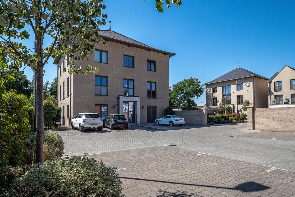 Property photo 3 of 21 Image