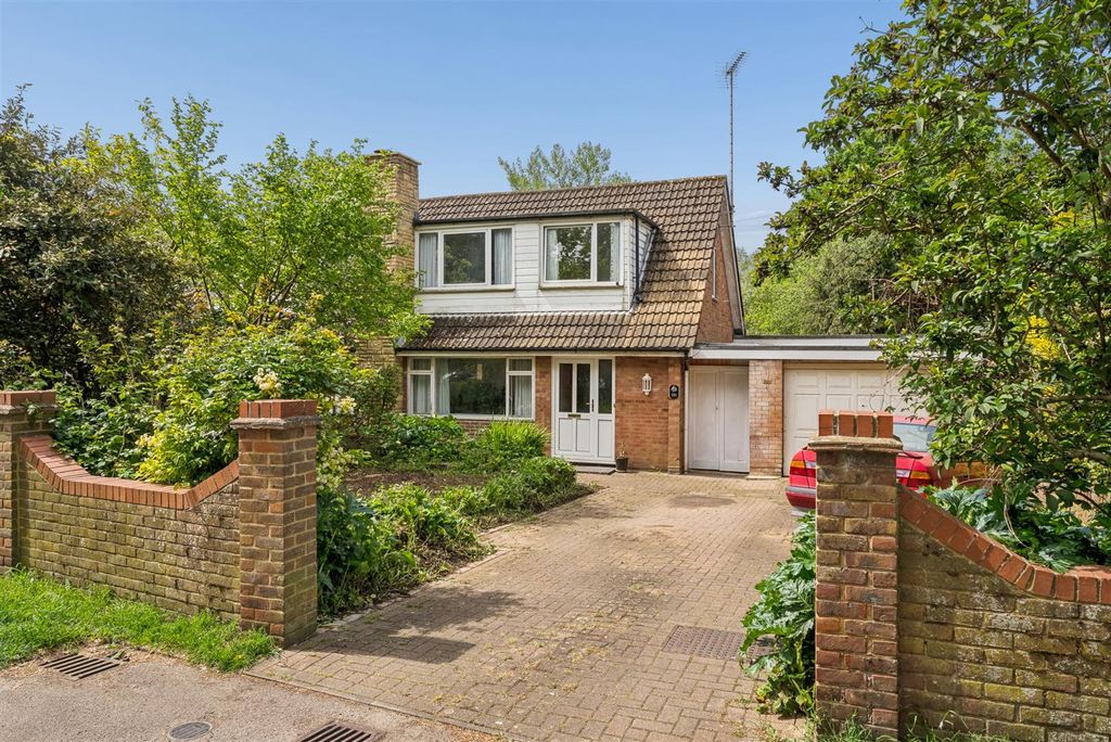 Property photo 1 of 17 Plantation Road, Leighton Buzzard