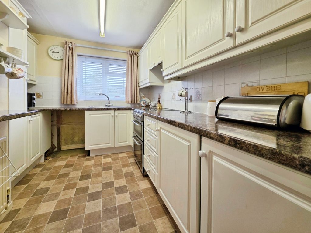 Property photo 2 of 9 Pbox-Kitchen-336959.Jpg