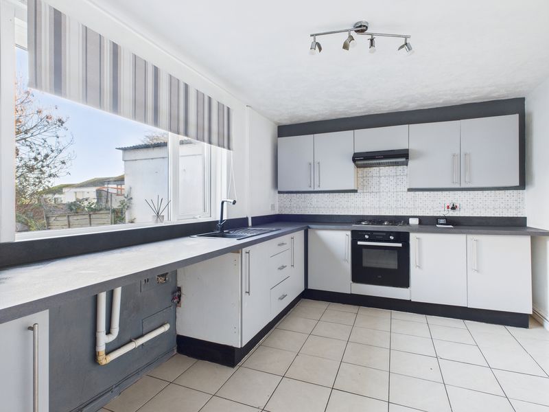 Property photo 2 of 11 Kitchen