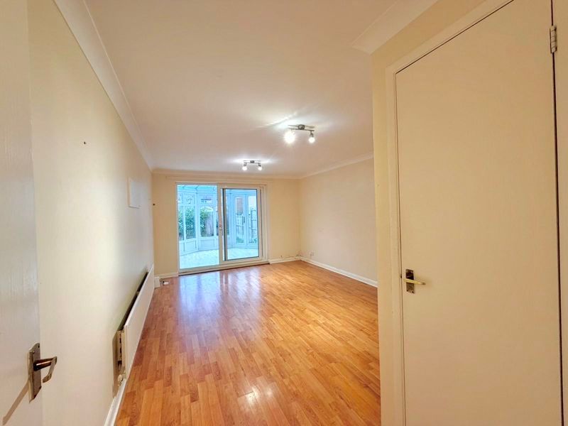 Property photo 3 of 8 Lounge/Diner