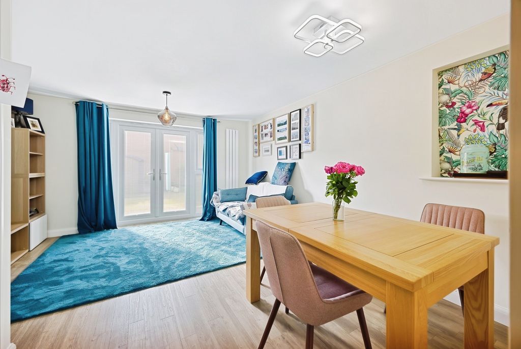 Property photo 3 of 17 Pbox-Img.Jpg