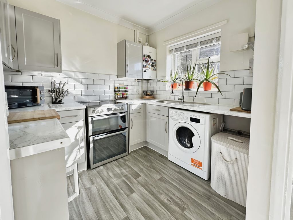 Property photo 3 of 18 Kitchen