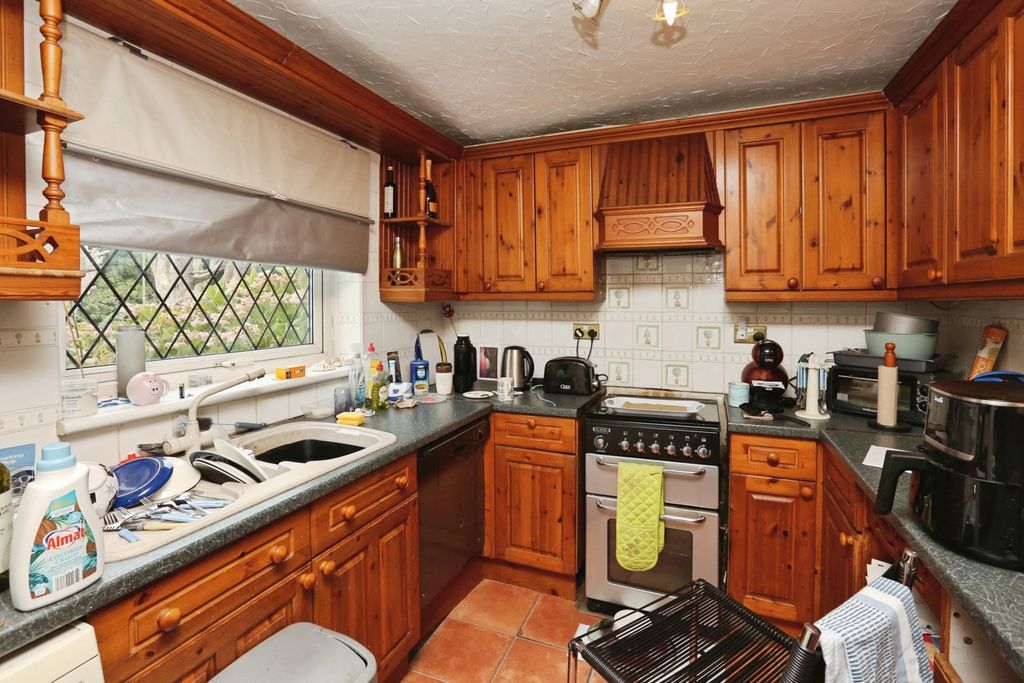 Property photo 2 of 16 Photo