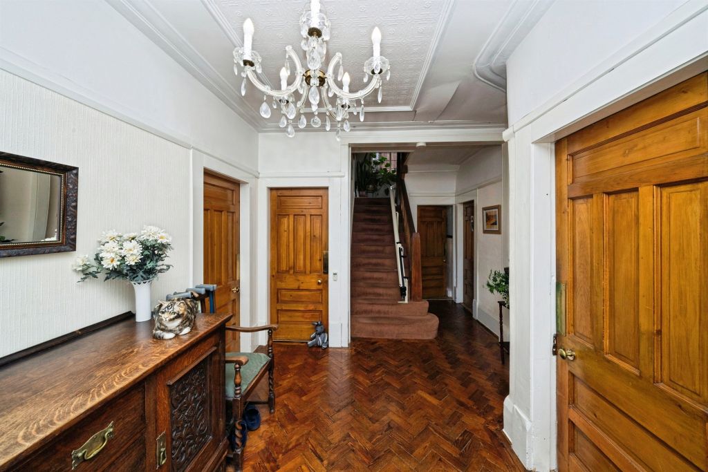 Property photo 2 of 26