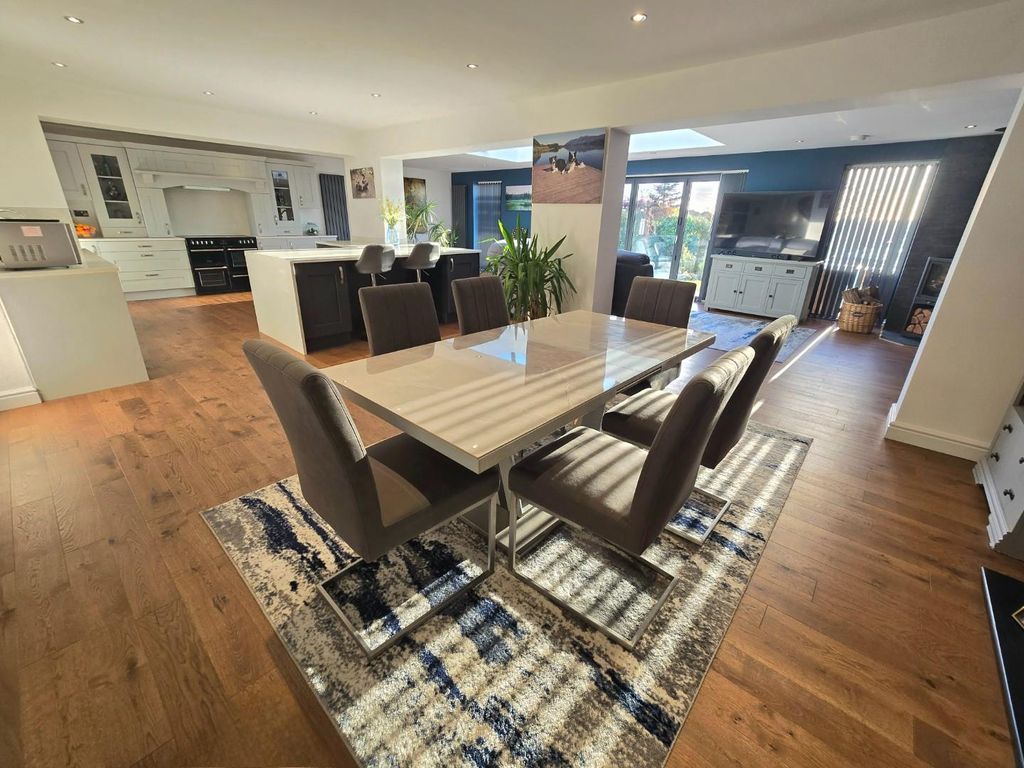 Property photo 3 of 35 20251117_185302.Jpg