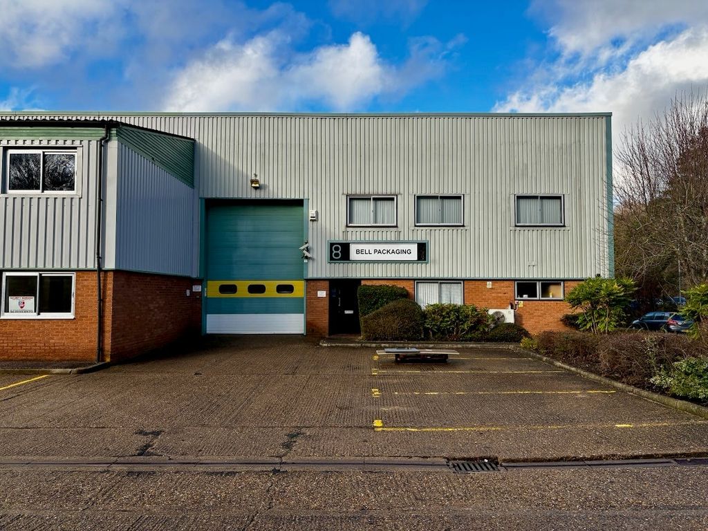 Property photo 1 of 2 8 Barratt Industrial Park, Luton Warehouse.Jpeg