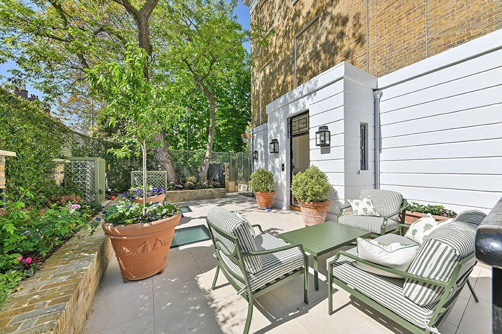 Property photo 1 of 22 South Facing Garden