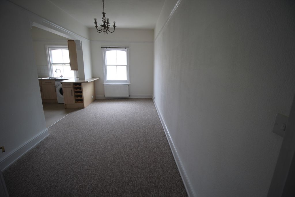 Property photo 2 of 14 Lounge