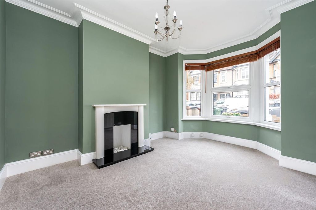 Property photo 2 of 18