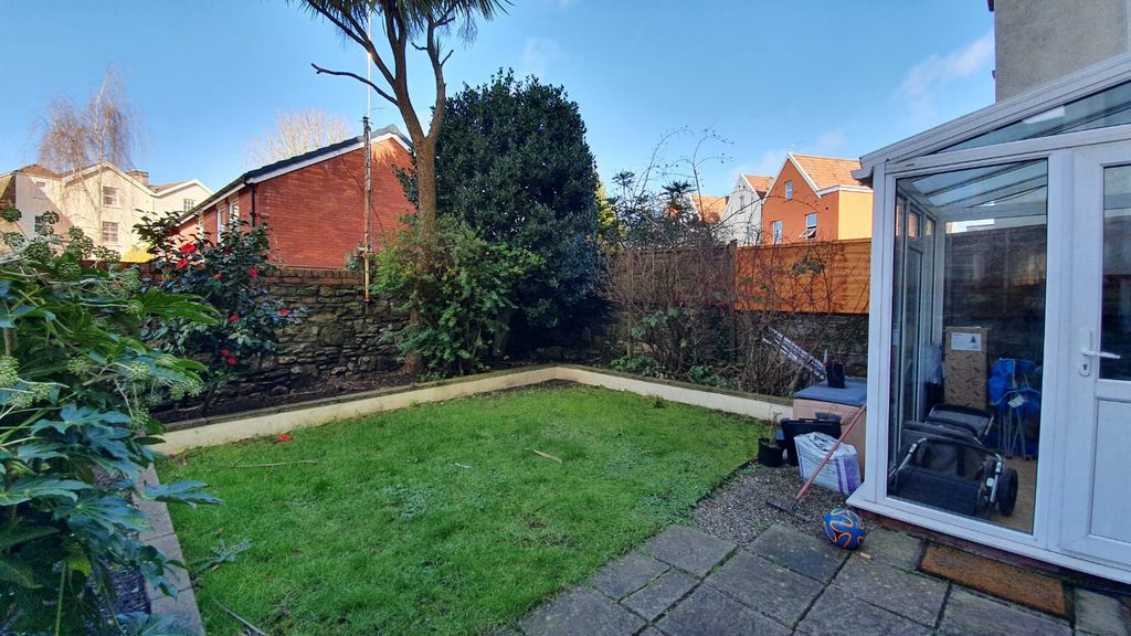 Property photo 2 of 11