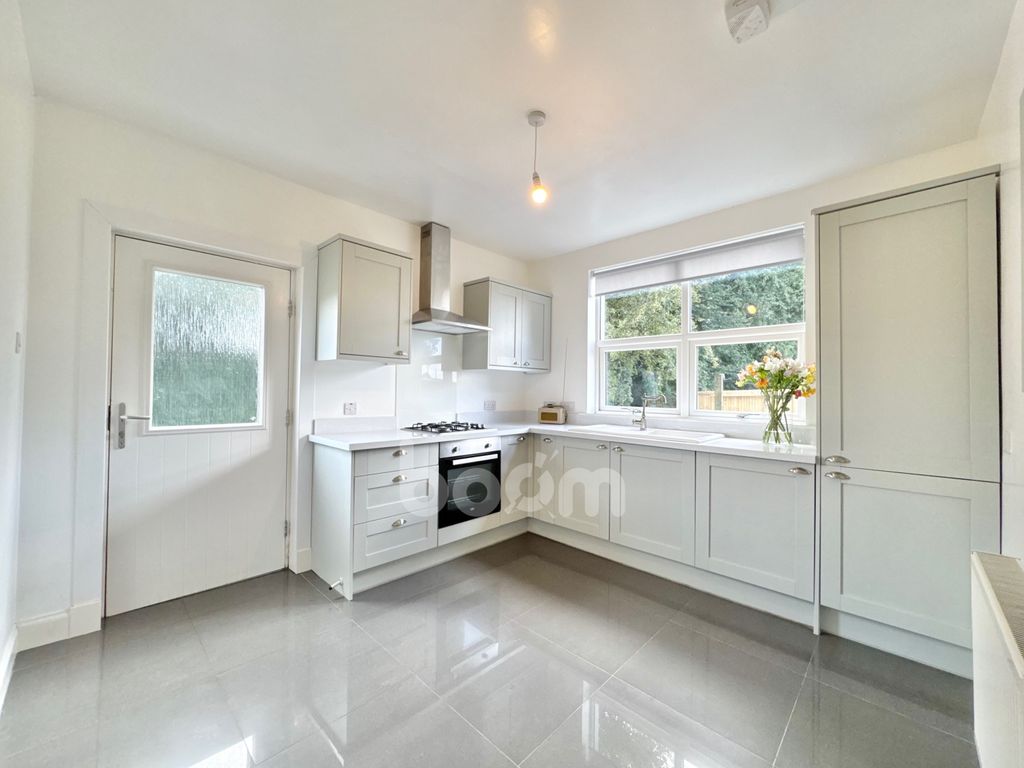 Property photo 3 of 23 Glebe Road, Beith Kitchen Pic
