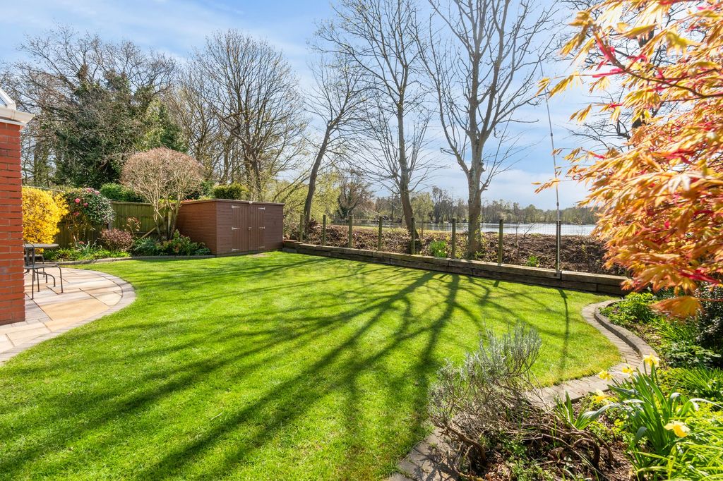 Property photo 2 of 32