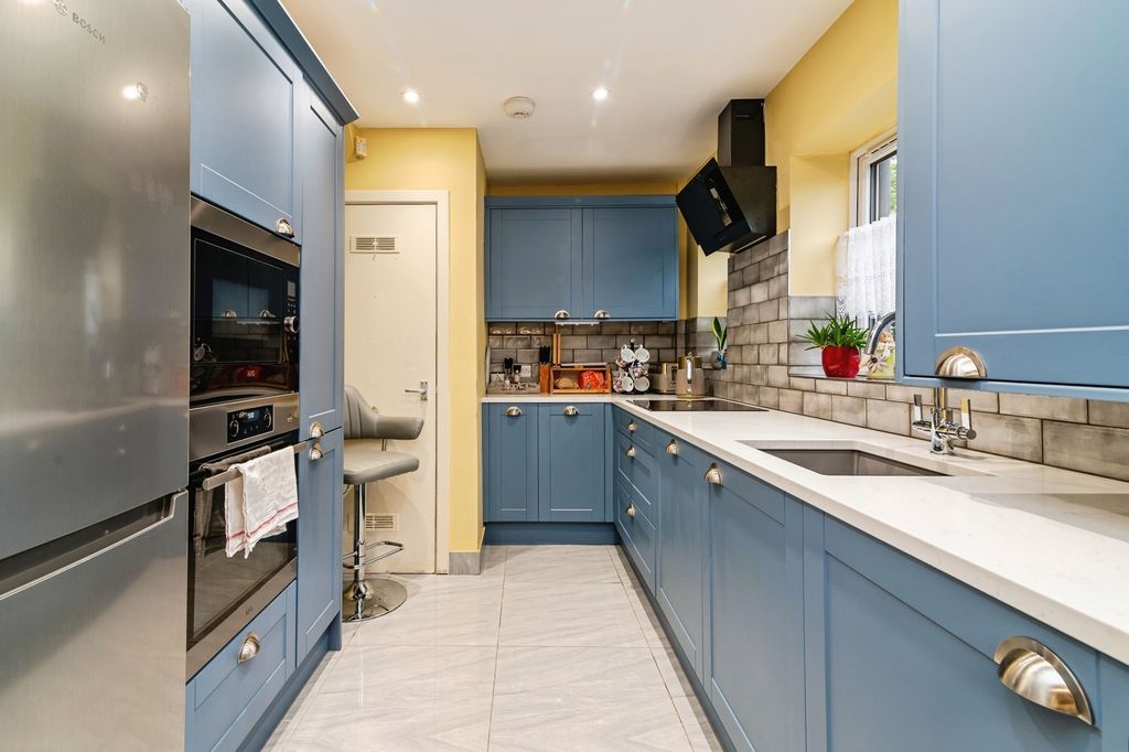 Property photo 2 of 17 Photo