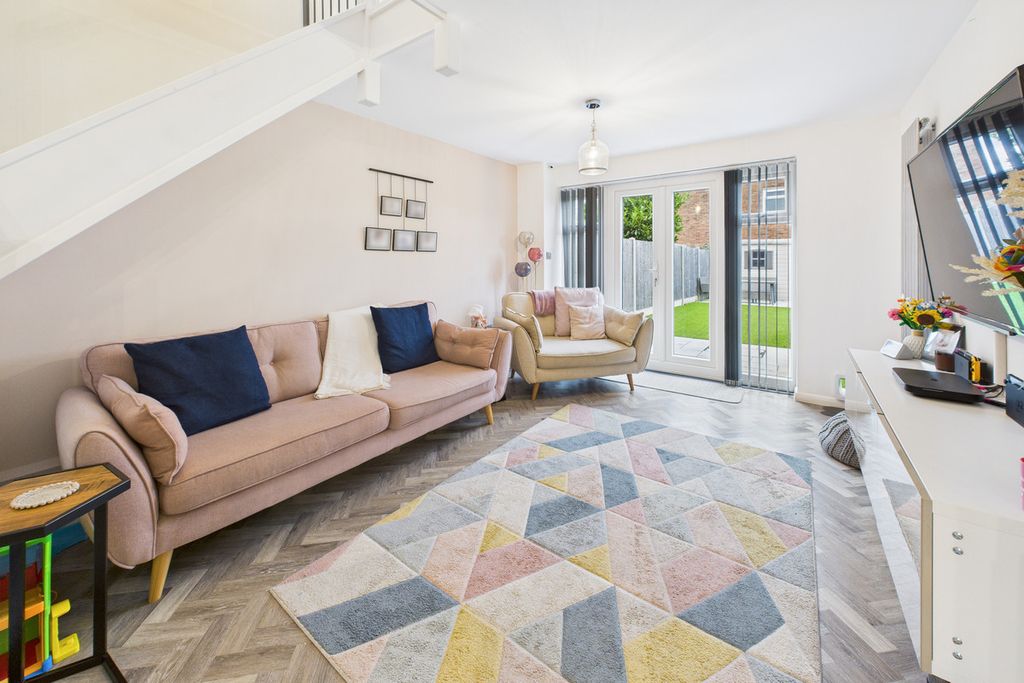 Property photo 2 of 20