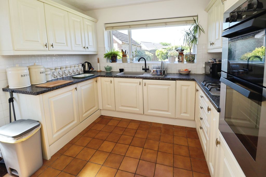 Property photo 2 of 18 E828090d-1-4761-A9BA-72Dcb1517899-3090-000000F598F