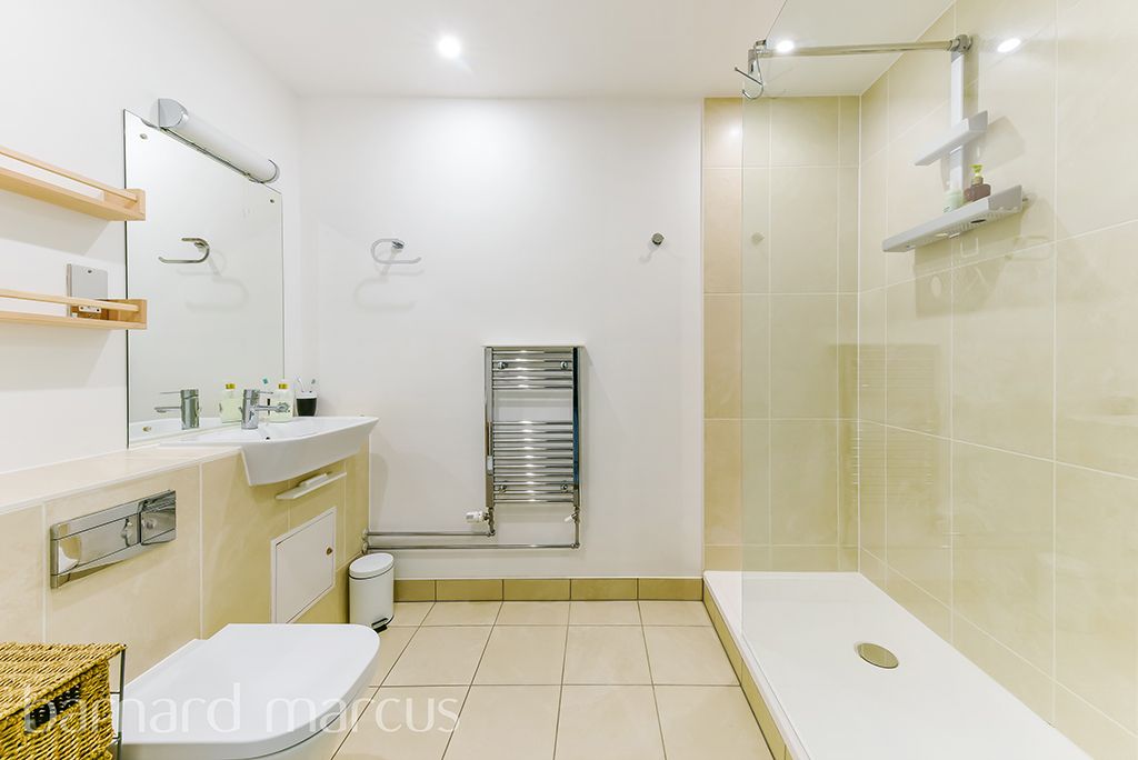 Property photo 2 of 10 Bathroom