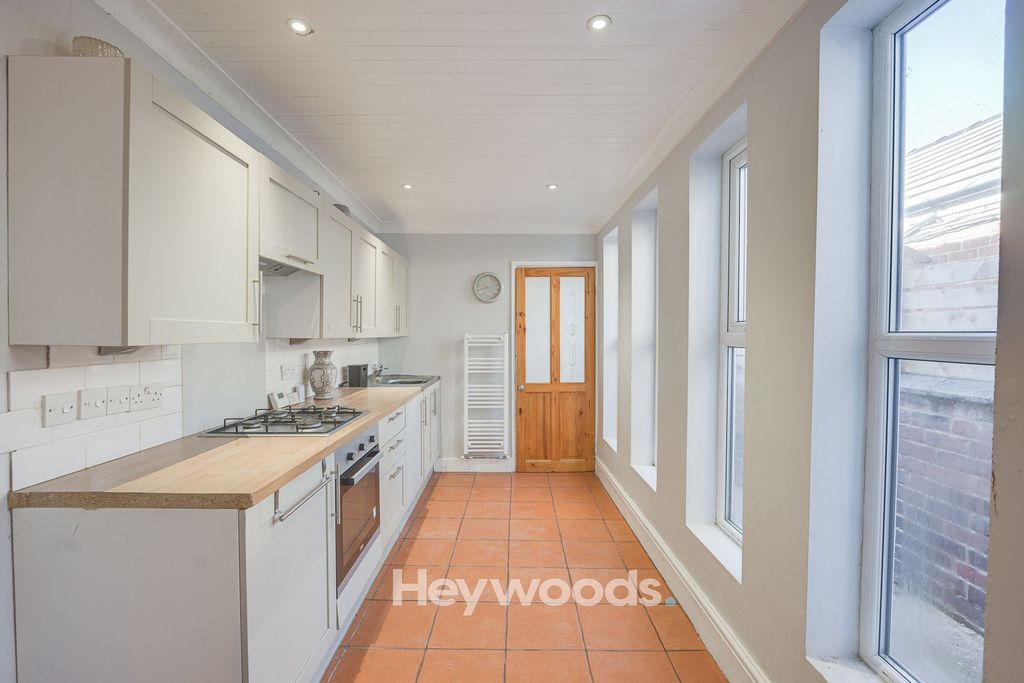 Property photo 3 of 26