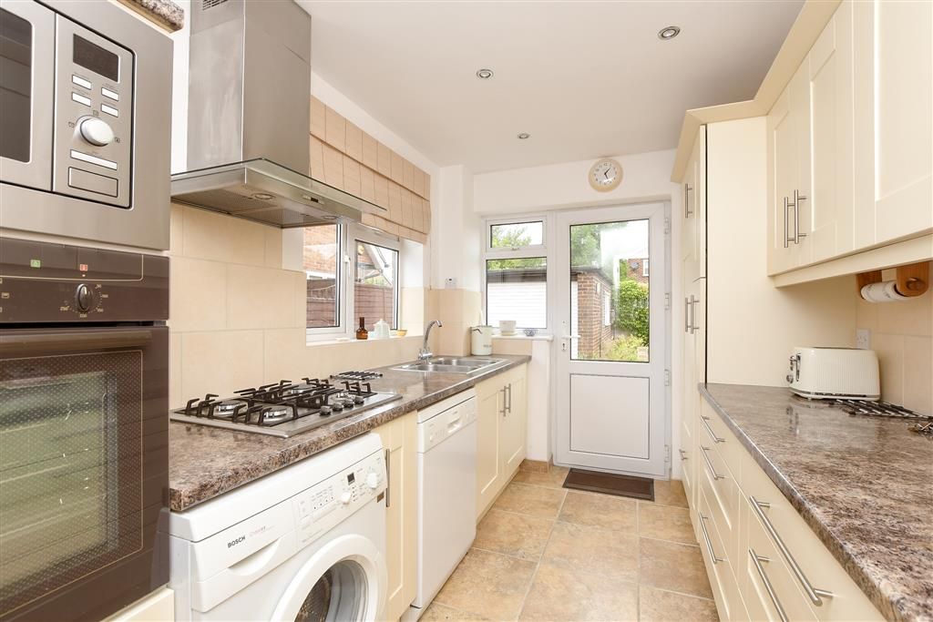Property photo 3 of 16 Kitchen