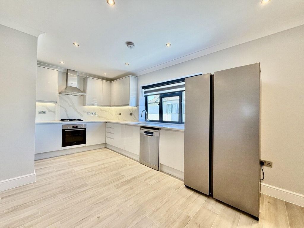 Property photo 3 of 15 Kitchen