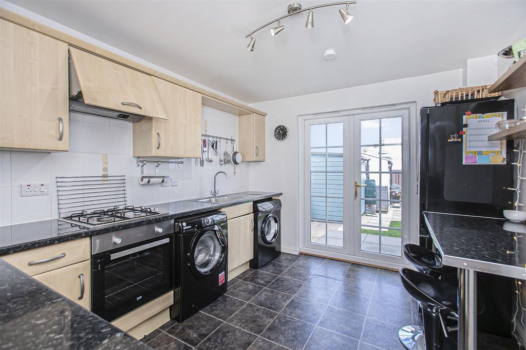 Property photo 3 of 20 Cup1372Seg Breakfasting Kitchen.Jpg