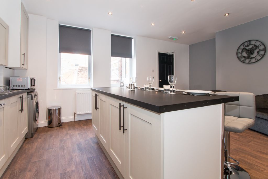 Property photo 2 of 20 6 Hedley Street -85