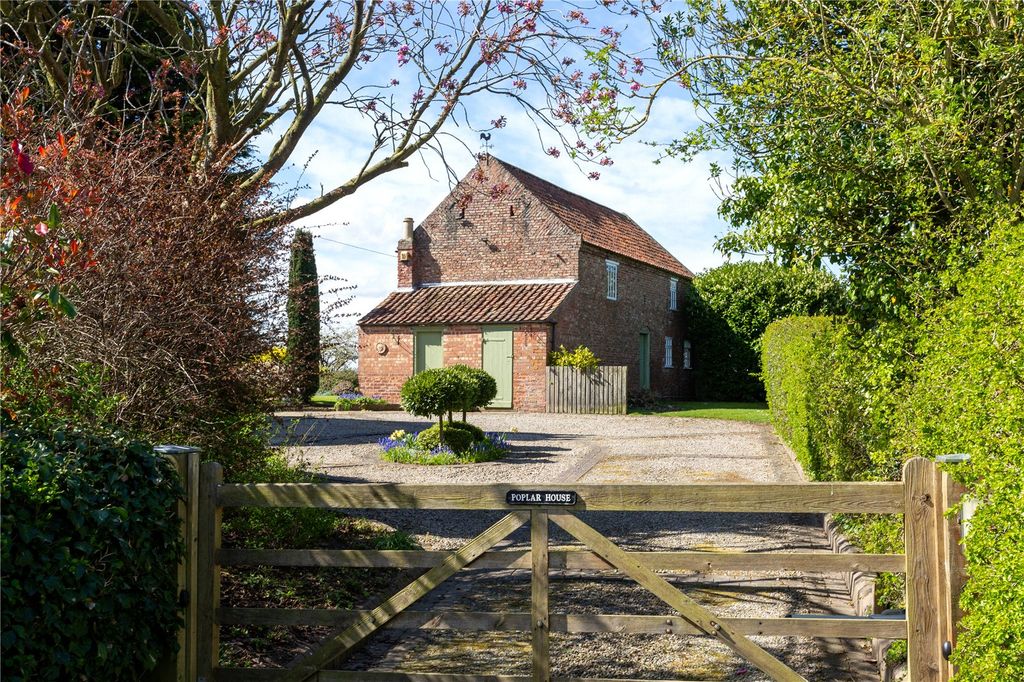 Property photo 2 of 24 Barn