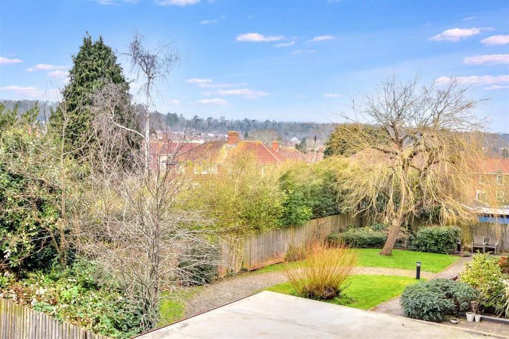 Property photo 2 of 28