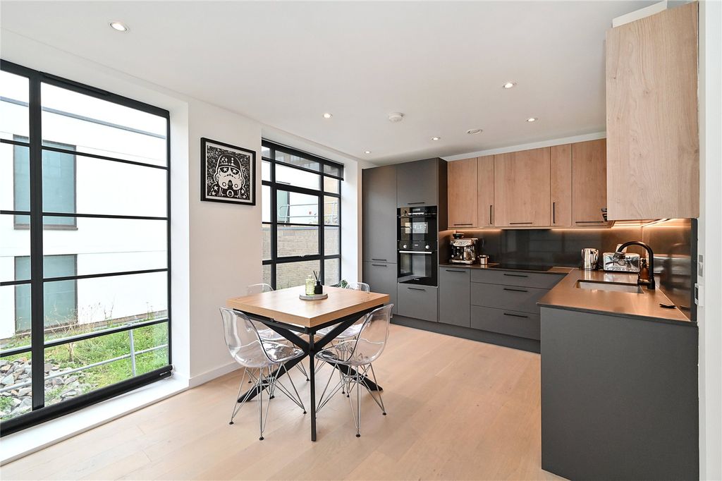 Property photo 3 of 13 Kitchen