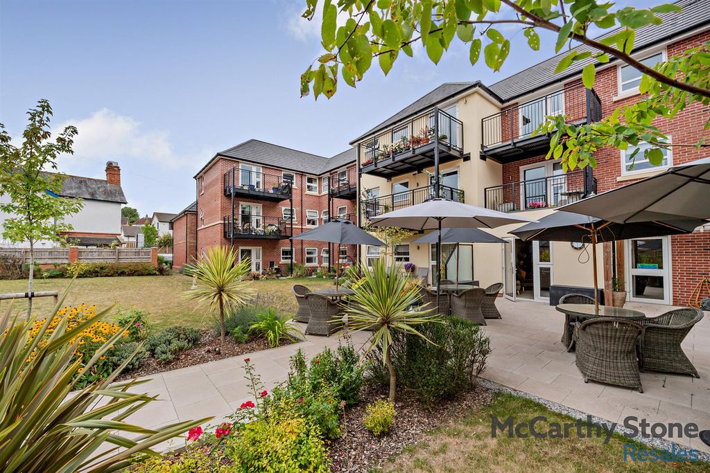 Property photo 1 of 19 Communal Gardens