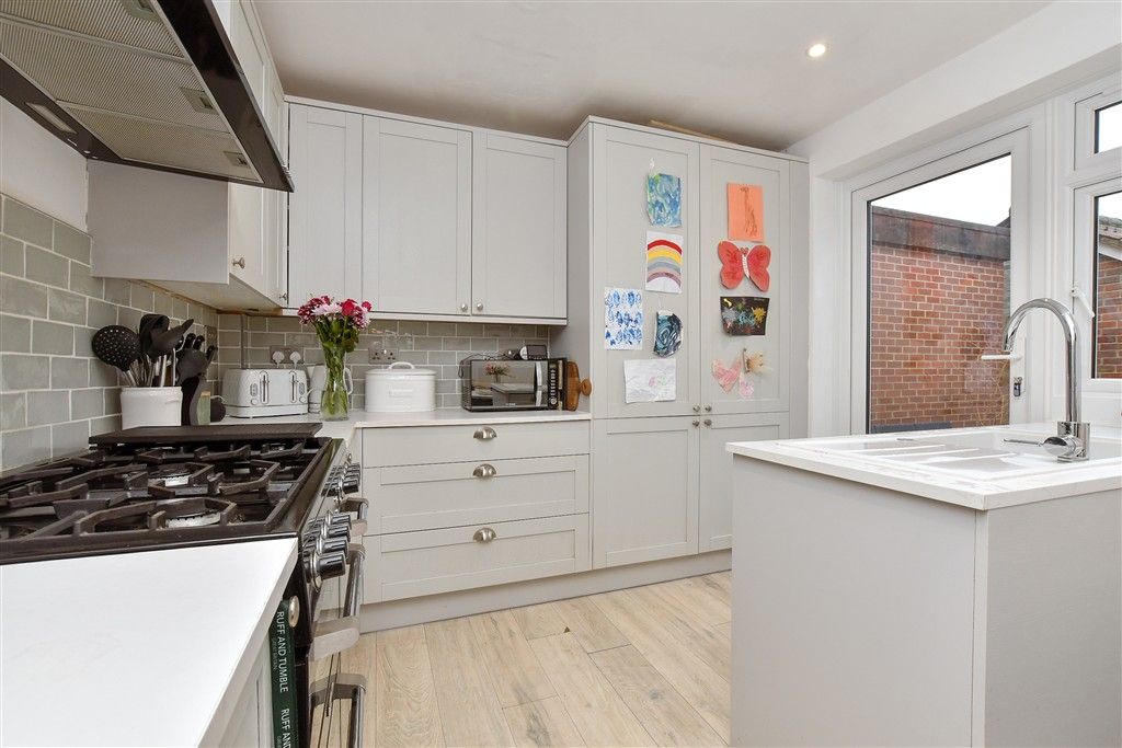 Property photo 2 of 10 Kitchen