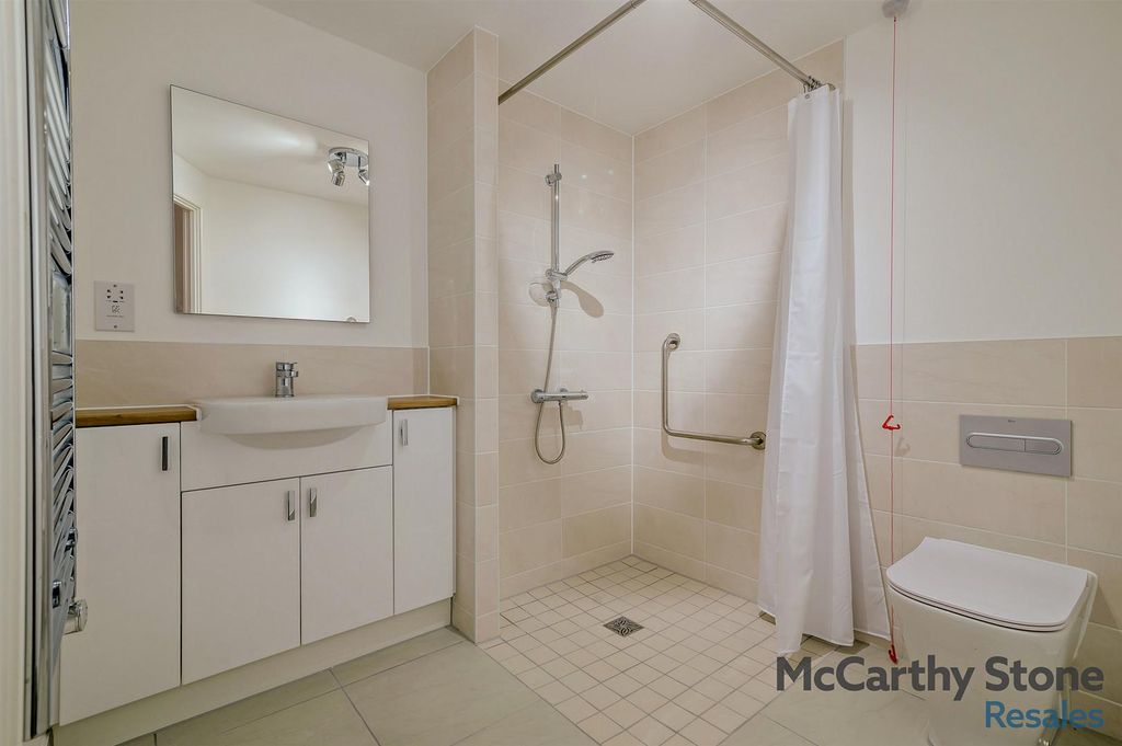 Property photo 3 of 21 8634083-Interior04-800.Jpg