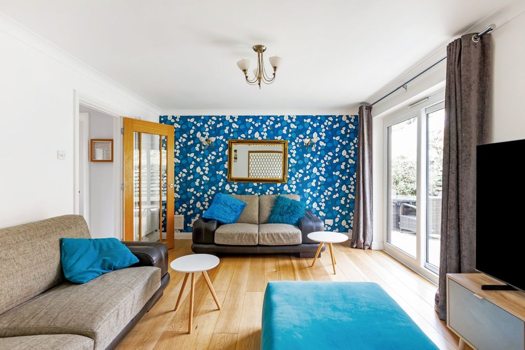 Property photo 3 of 15 Sitting Room