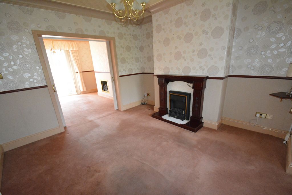 Property photo 2 of 16 Lounge