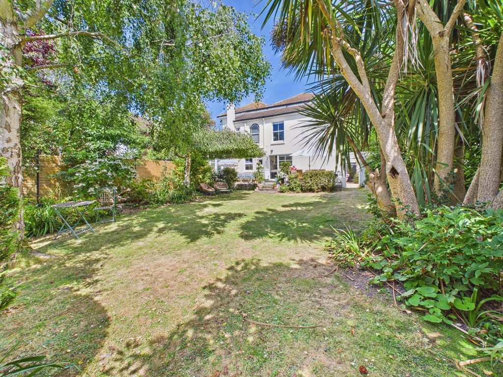 Property photo 2 of 24