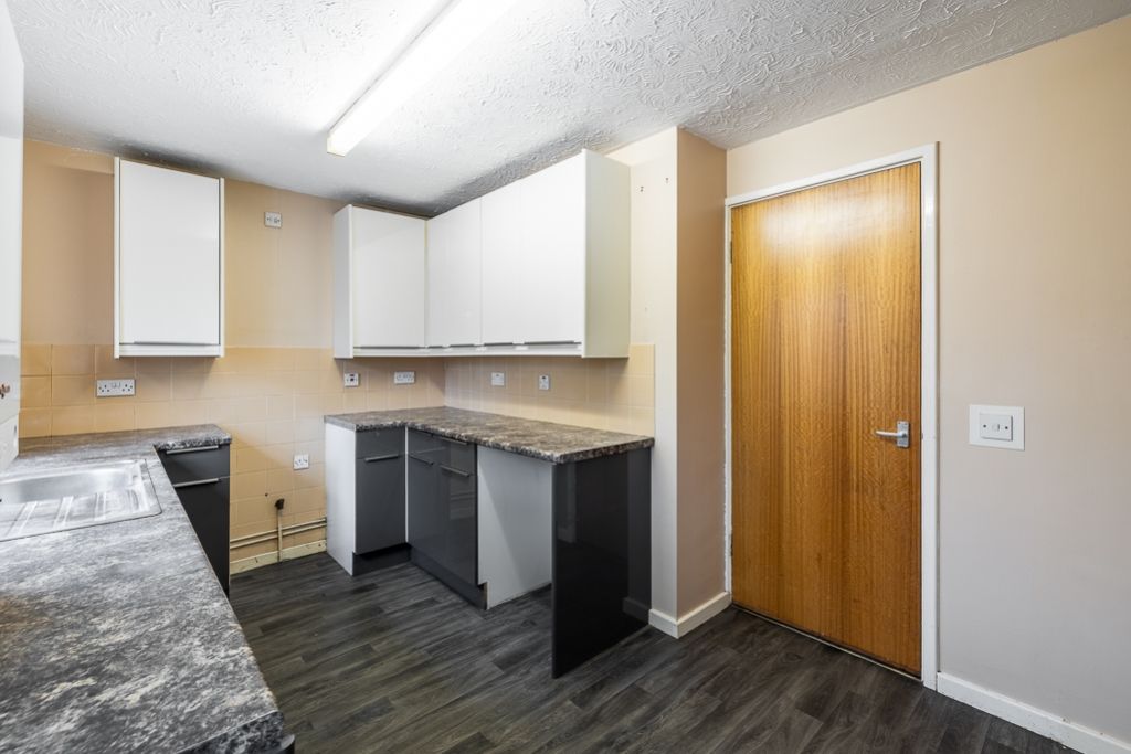 Property photo 2 of 24 15 Kitwood Close (Boston)-22