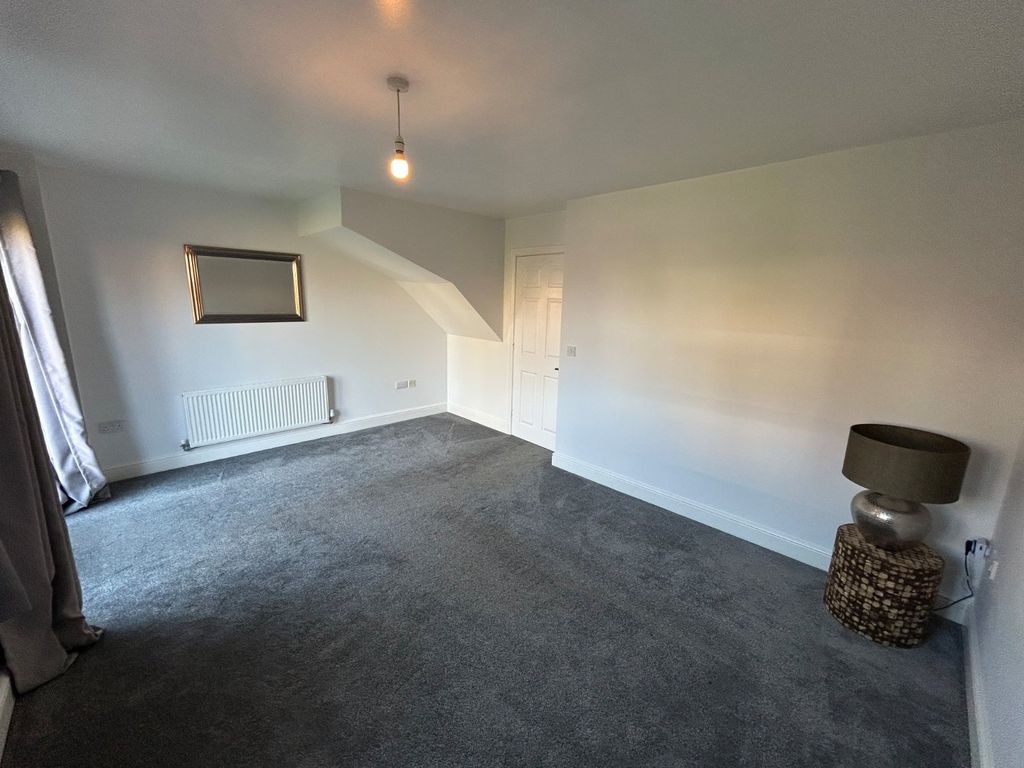 Property photo 3 of 17 Lounge