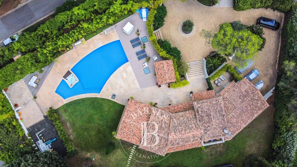 Property photo 1 of 10