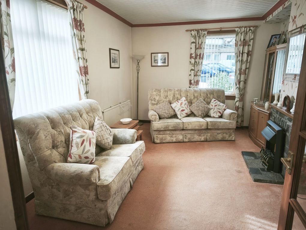 Property photo 2 of 16 Lounge