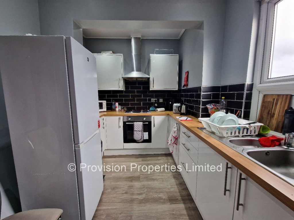 Property photo 3 of 8 Photo