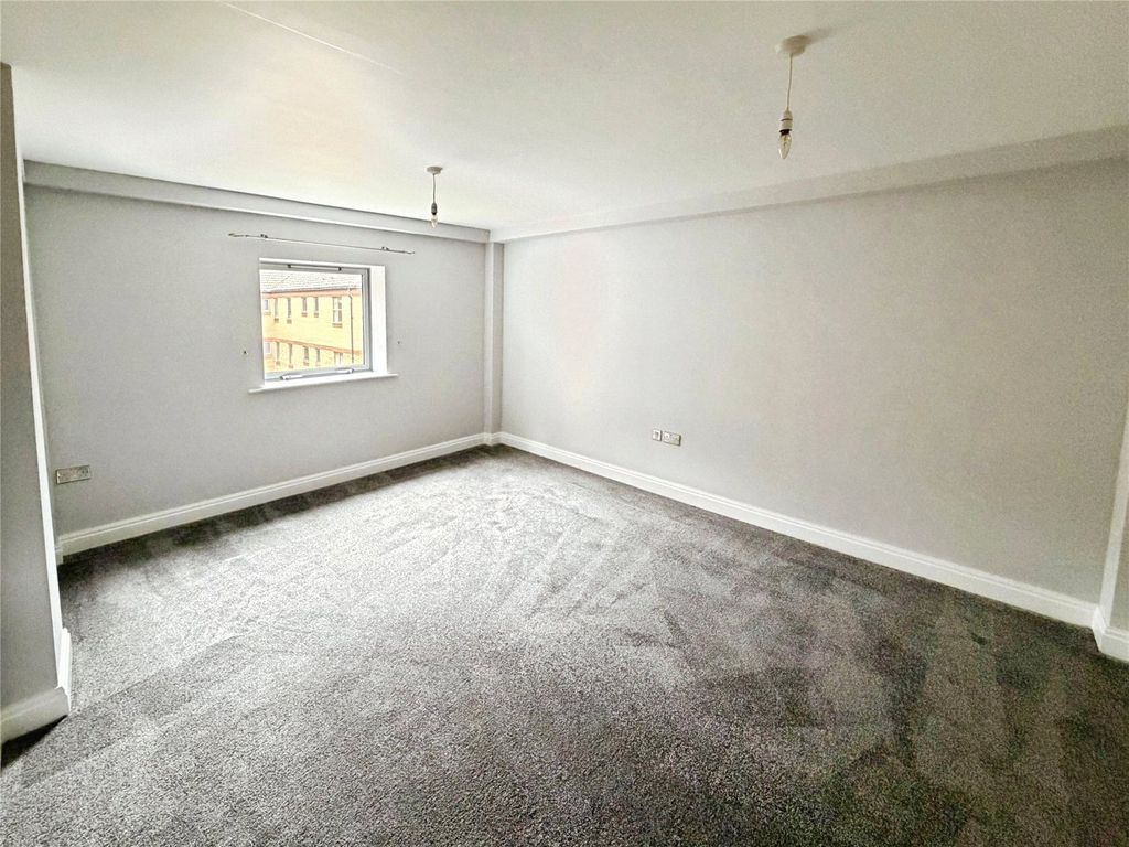 Property photo 3 of 11 Lounge