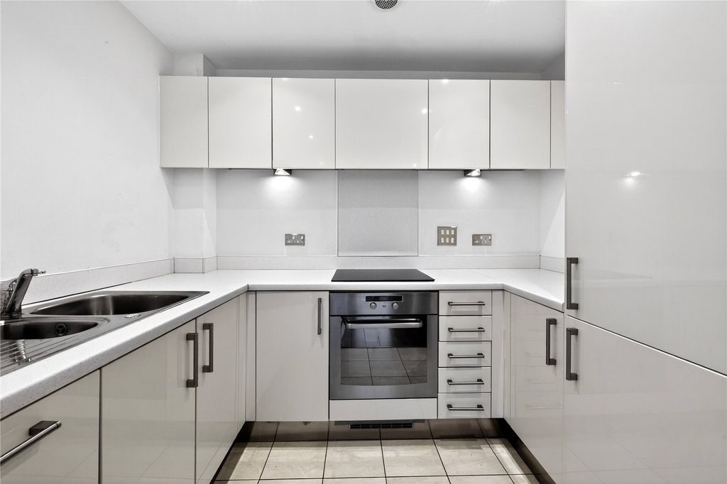 Property photo 3 of 21 Kitchen