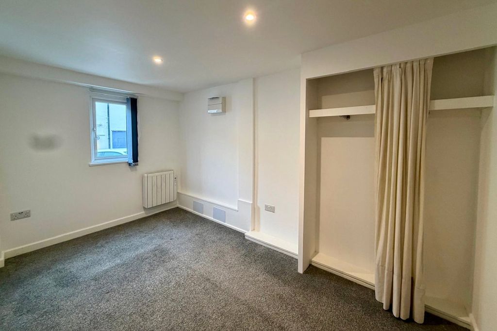 Property photo 2 of 6 Picture No. 02