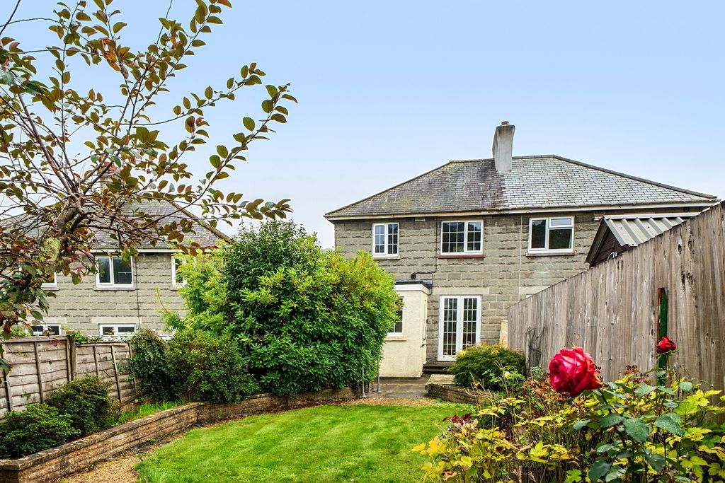 Property photo 3 of 18 5520555