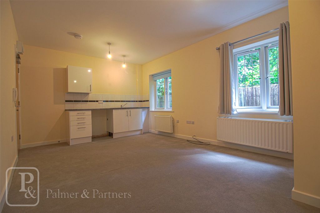 Property photo 2 of 23 Studio