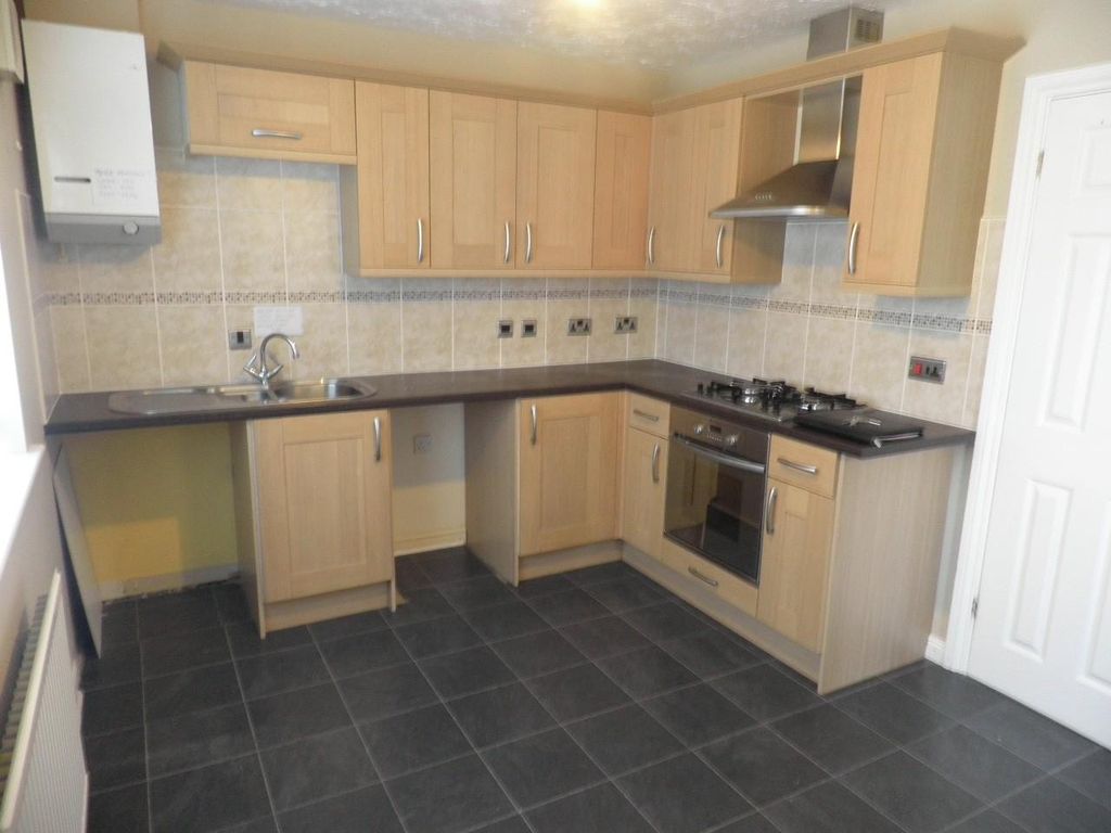 Property photo 2 of 9 Kitchen