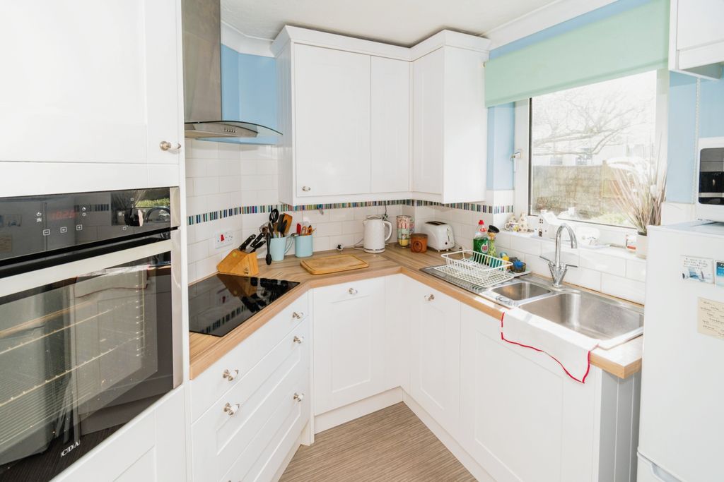 Property photo 1 of 12 Kitchen