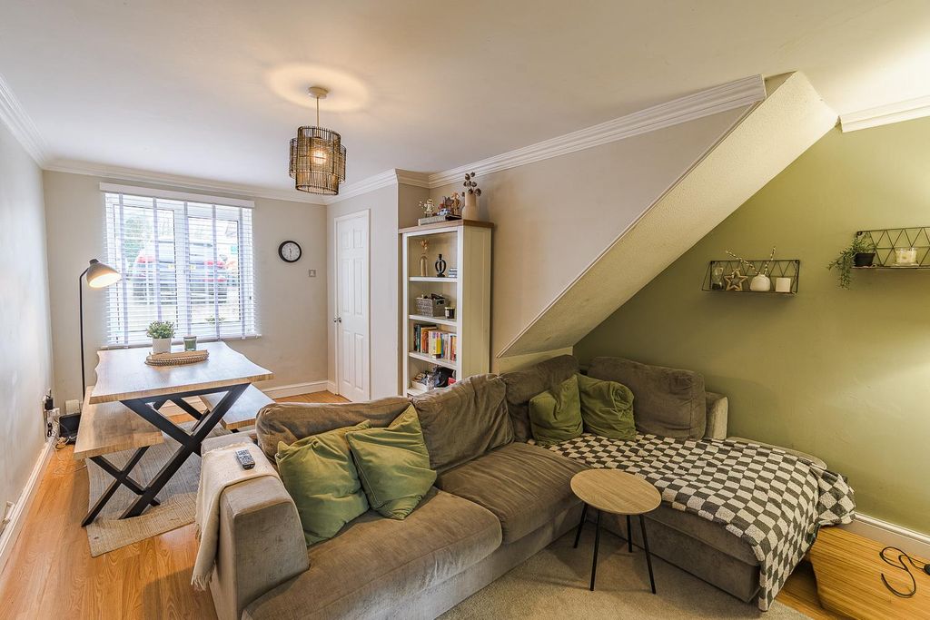 Property photo 2 of 10 Living / Dining Room