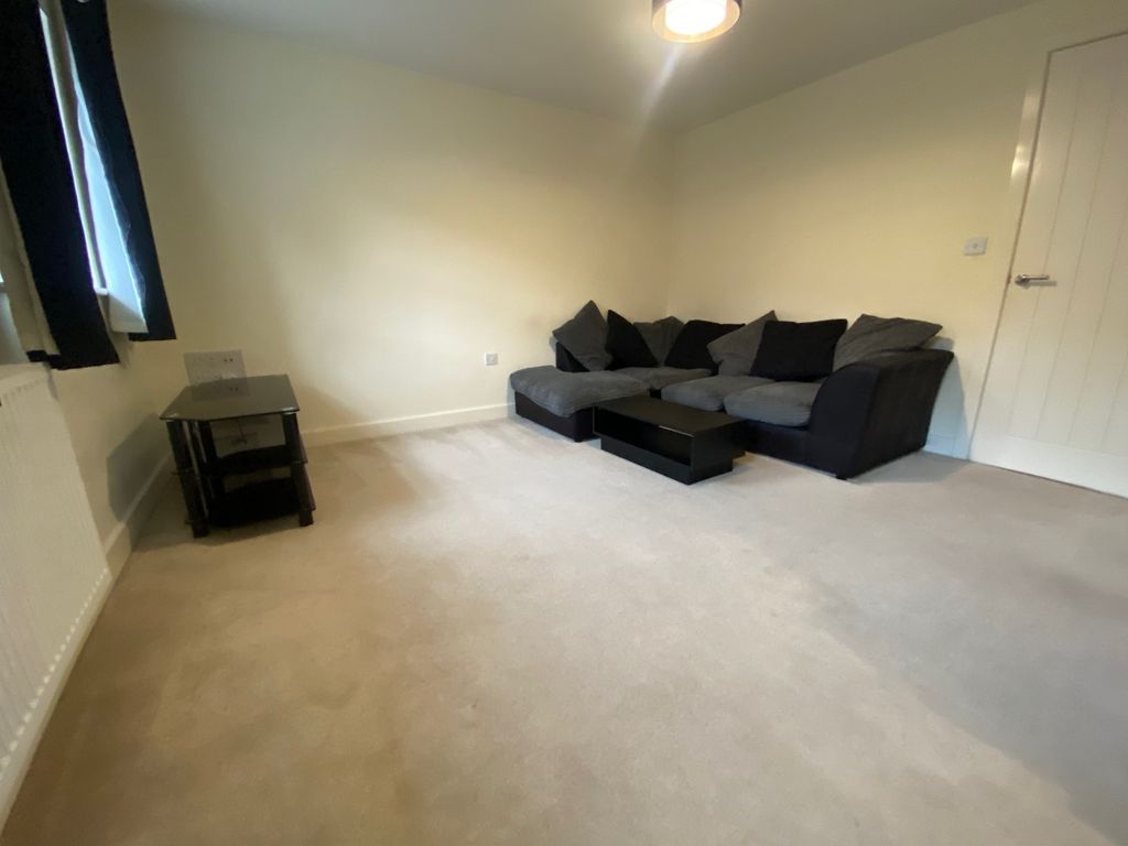 Property photo 3 of 6 Living Room