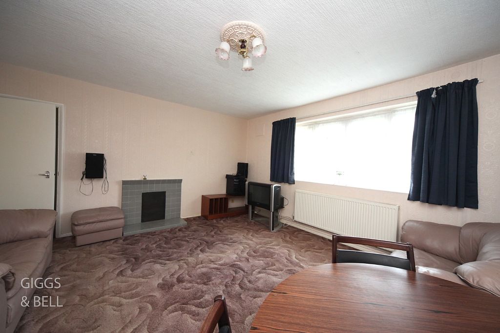 Property photo 2 of 12 4851211